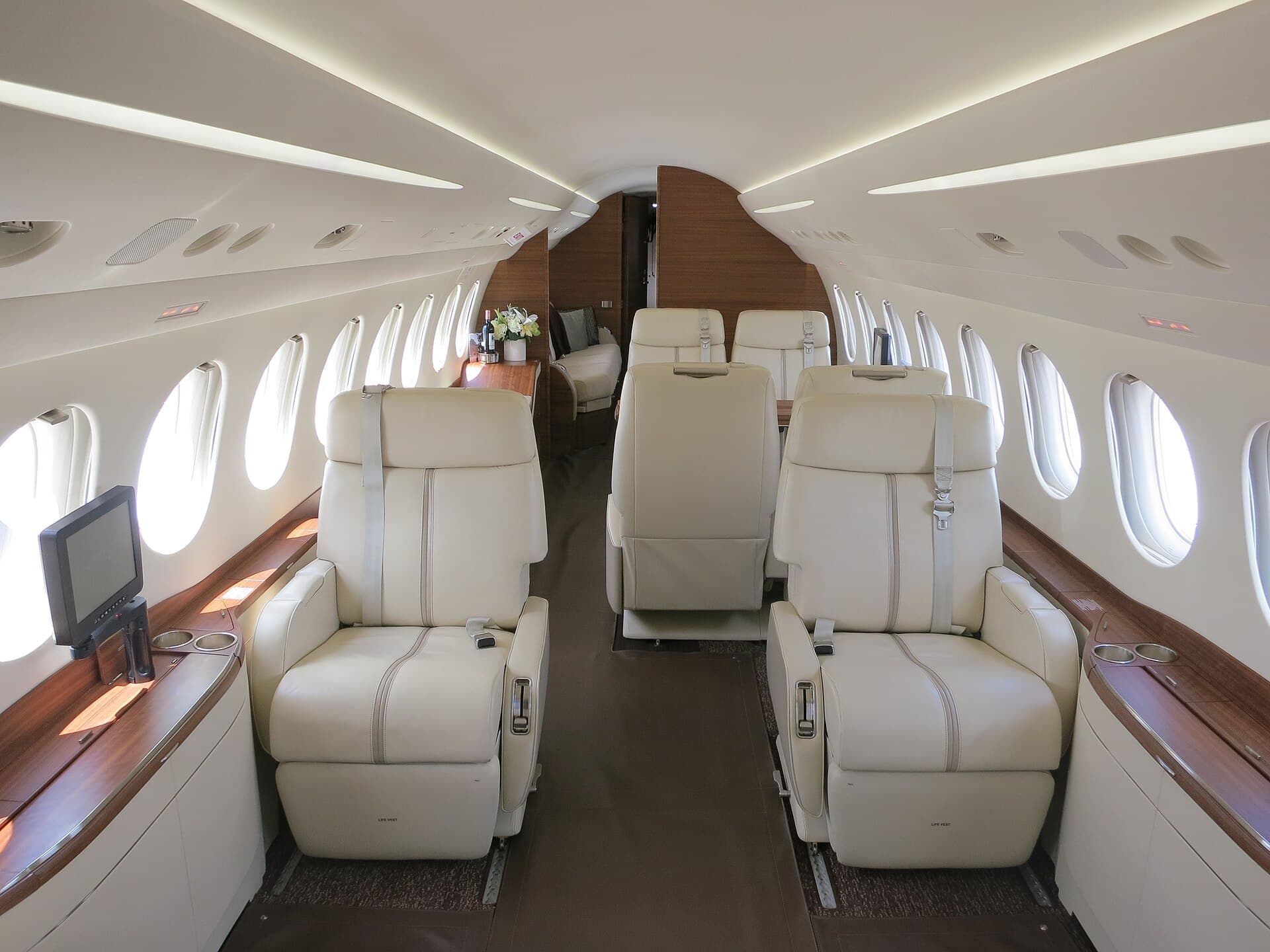 Салон бизнес-джета Dassault Falcon 7X